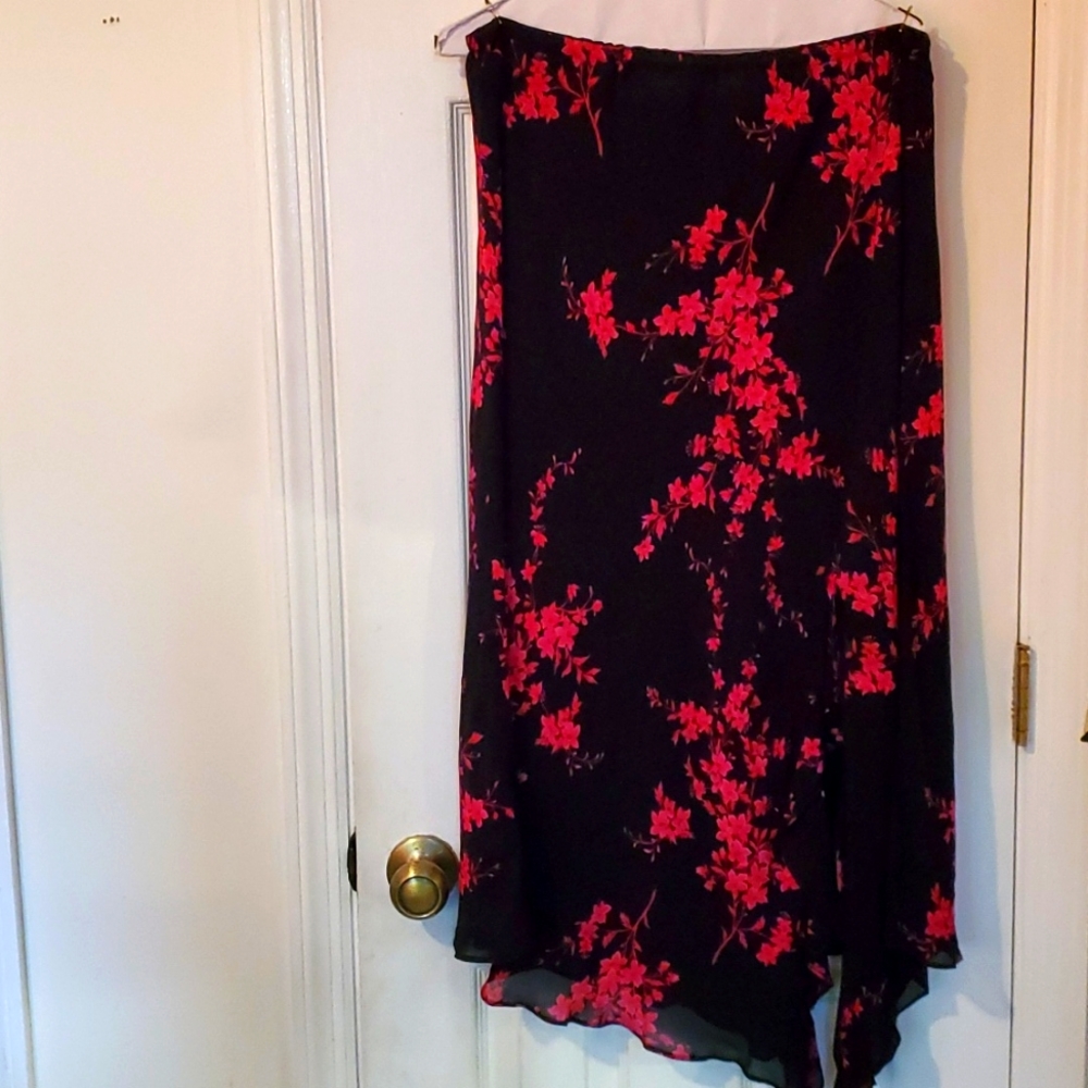 Handkerchief hem skirt with built-in slip (16W)